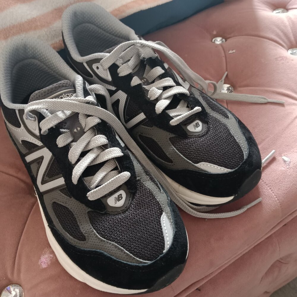 Sneakers - Picture 4 of 5